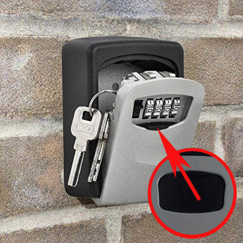 The KeySafe pro Permanent is attached to the wall.