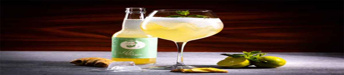 Ingwerlimonade: Eine erfrischende Limonade mit Ingwersaft, Limettensaft und Soda